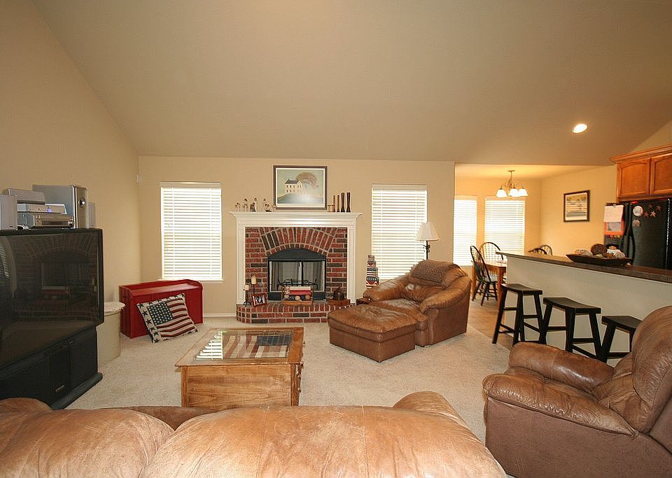 2nd image of 1607 W Charleston Pl
