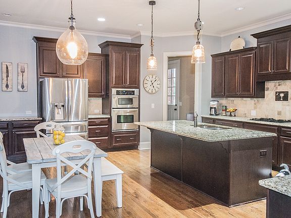 5th image of 6062 Arundale Ln
