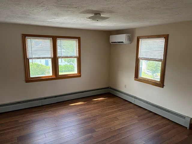 121 King Philip Rd — Photo 5