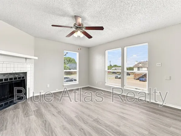 8133 Foxfire Ln, White Settlement, TX