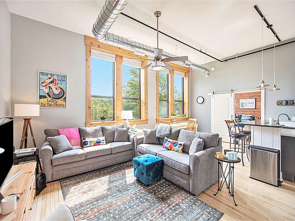 2nd image of 460 Broadway St Unit 207
