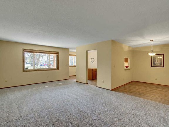 2nd image of 476 Etna St APT 103