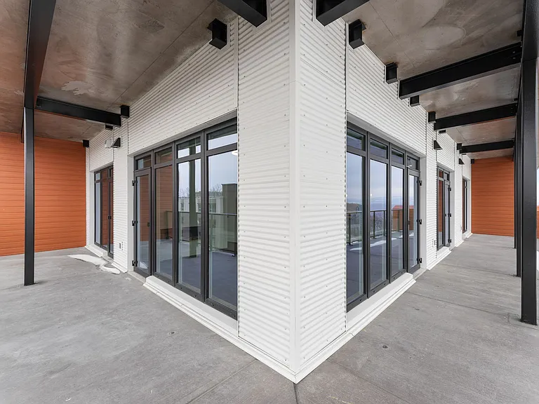 Wrap Around Balcony - Unit 519