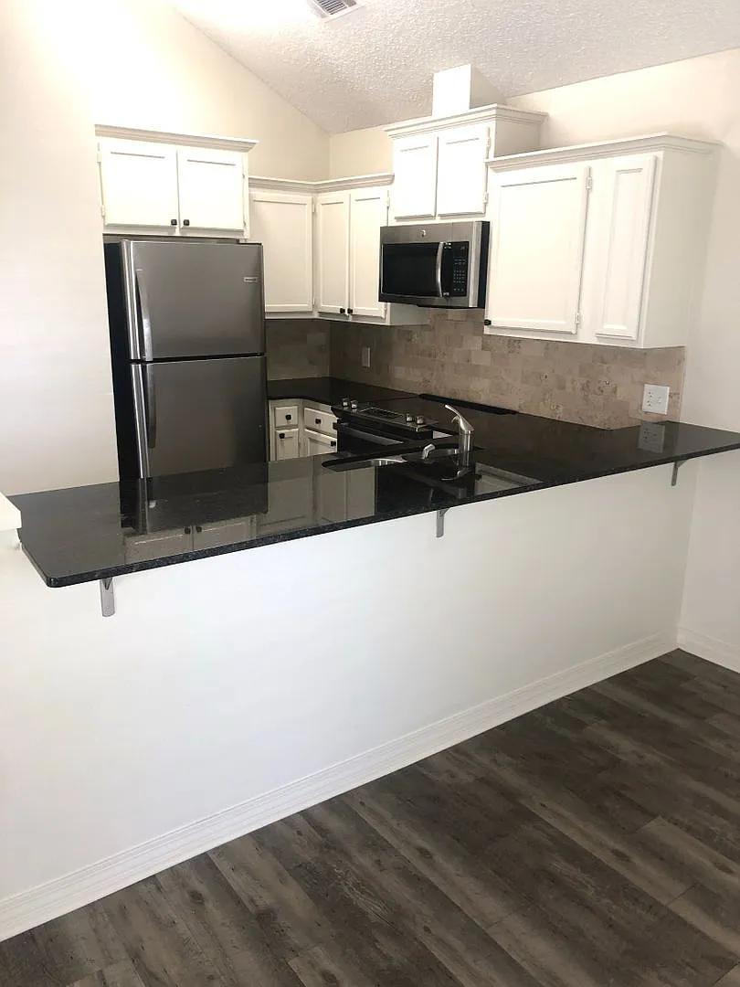 1BR 1BA Bayou Rouge — Photo 2