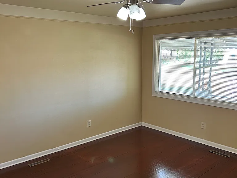4624 Culver St — Photo 11