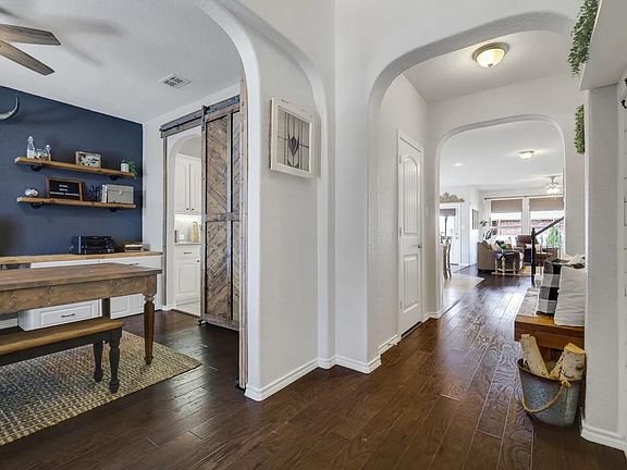 5th image of 51 Oakmont Dr
