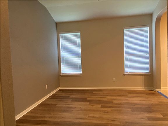 4th image of 2427 Salorn Way