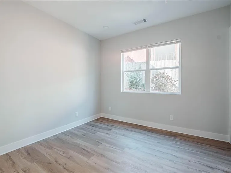 606 Glenwood Pl SE #A — Photo 7
