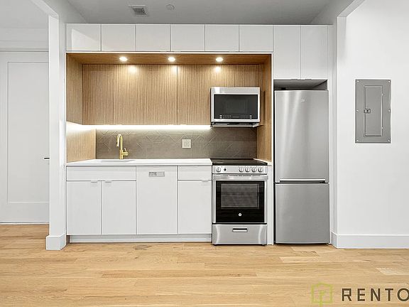 4th image of 494 Manhattan Ave #2O
