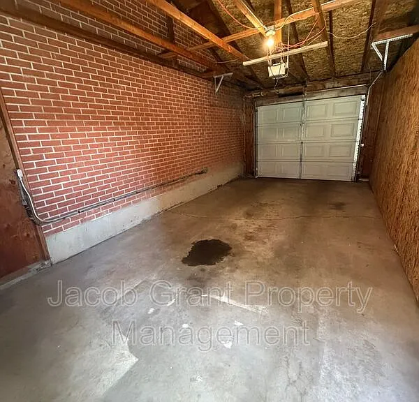 2136 Saint Clair Rd — Photo 11