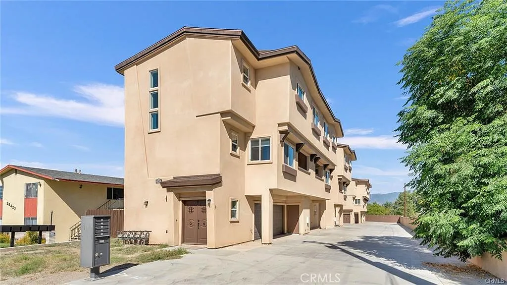 2 bed, 2.5 bath, 1400 sqft, $2,750 — Photo 1