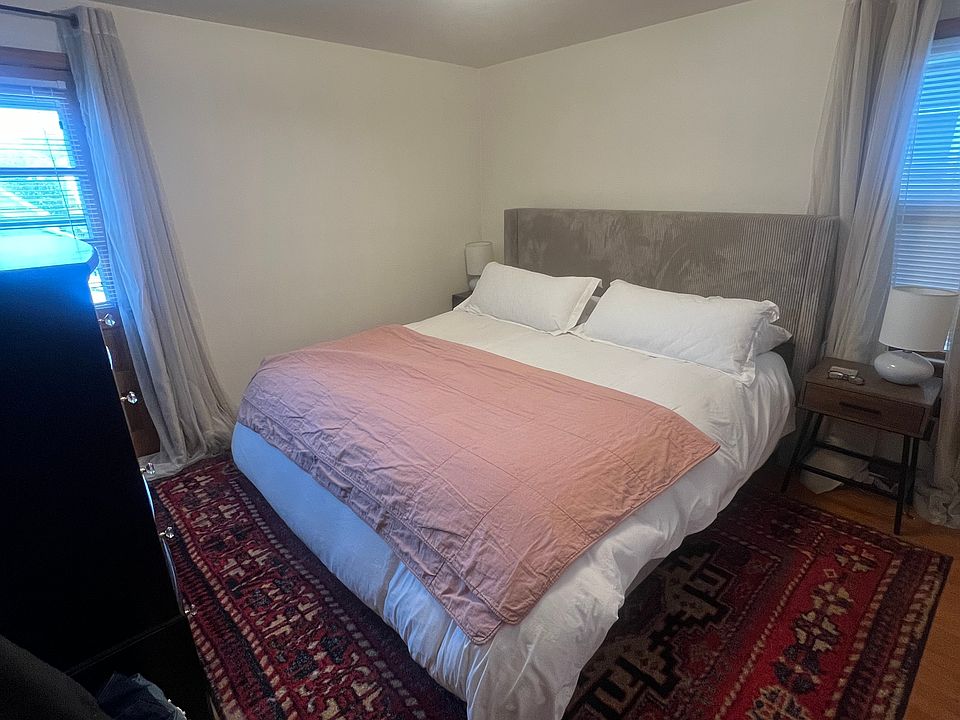 12x11 bedroom with full closet