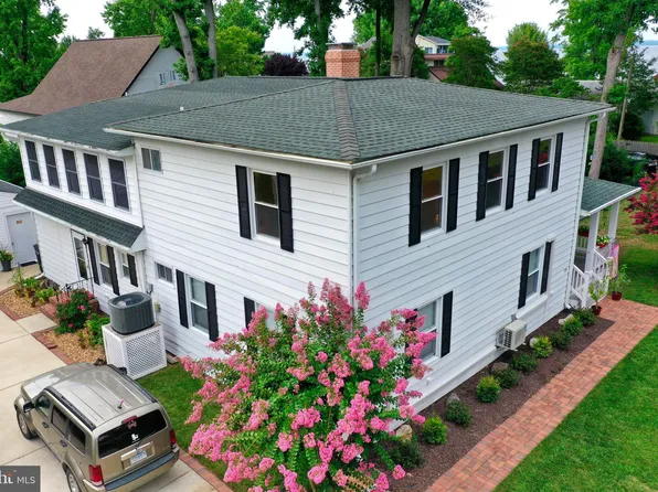 19 7th St, Colonial Beach, VA 22443