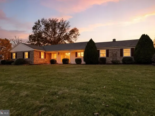 2550 Midpine Dr, York, PA 17404