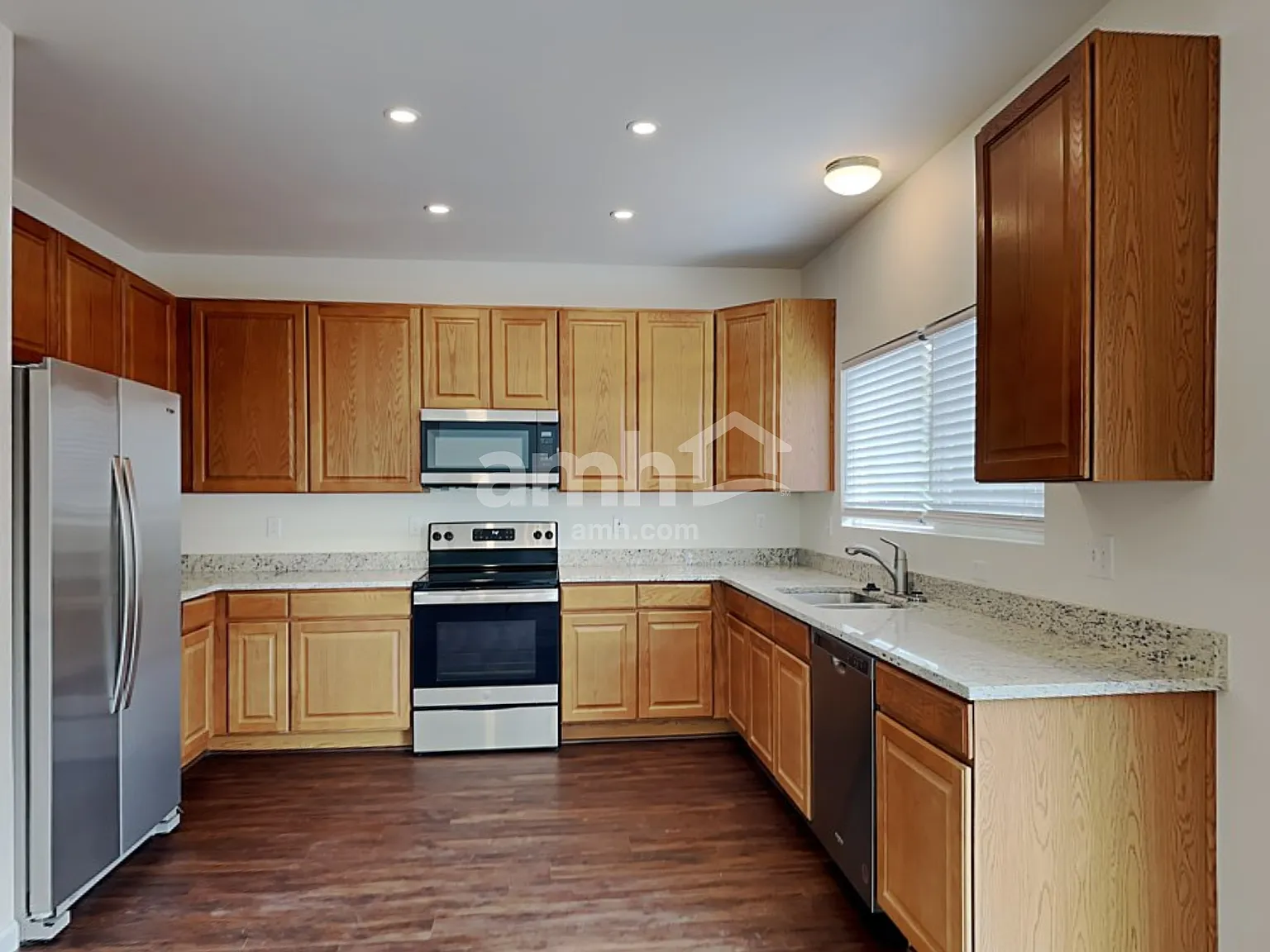 3 bed, 2.5 bath, 1839 sqft, $2,560 — Photo 3