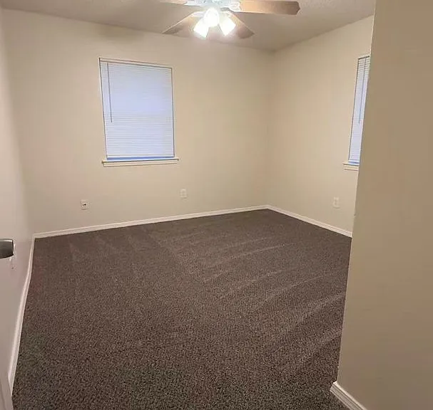 552 Trout St — Photo 5