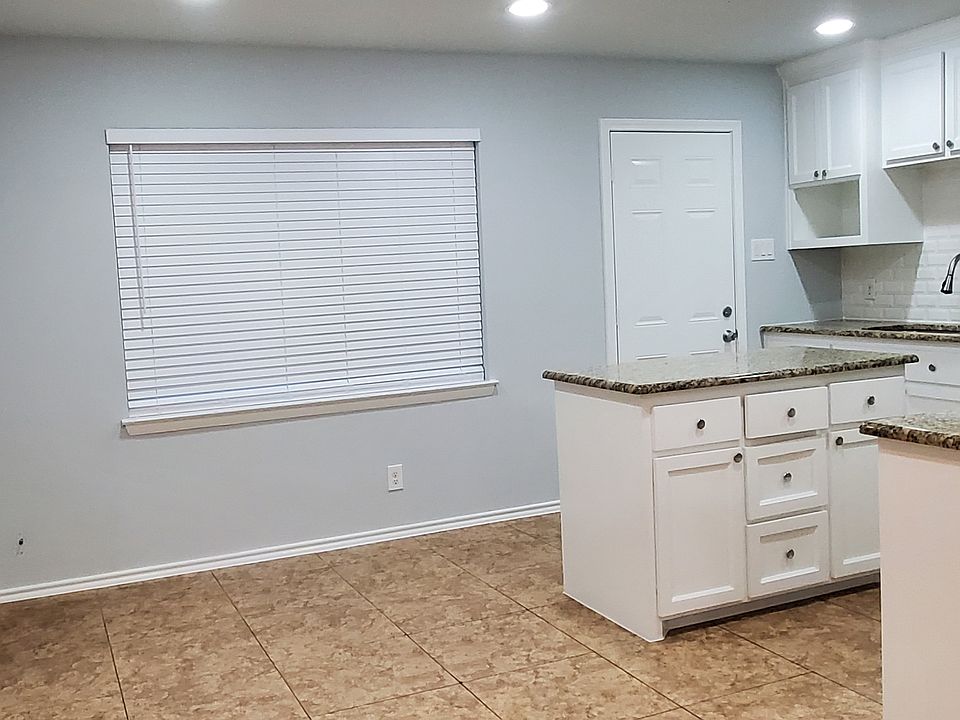 1st image of 302 Davidson Dr