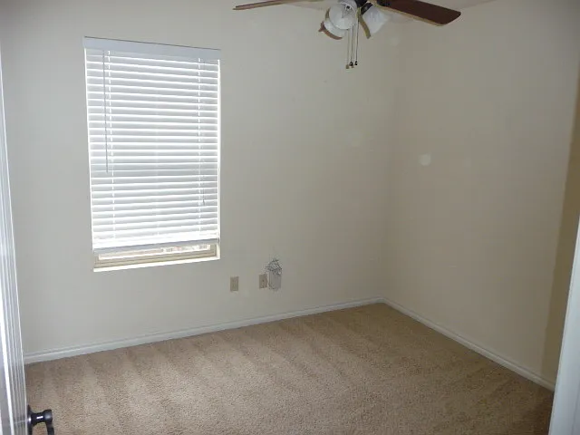 621 NW Granite Ave — Photo 7