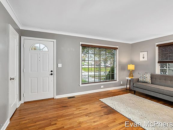 5th image of 1308 Burke Ave NE