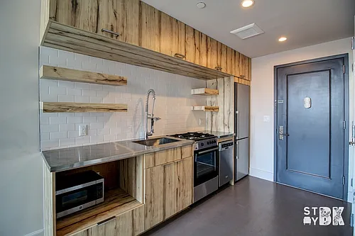 72 Box St #2I Photo 1