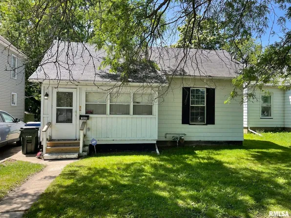 1938 Bridge Ave, Davenport, IA 52803
