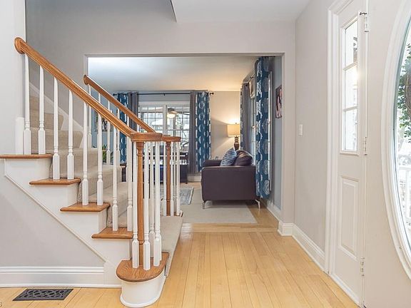 4th image of 2020 McClaren Ln