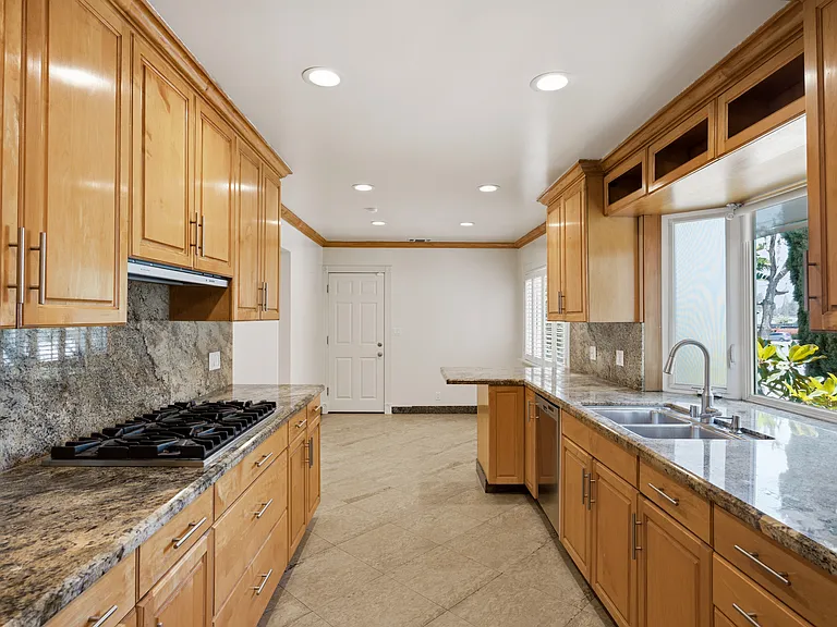 5919 Rolling Rd — Photo 12