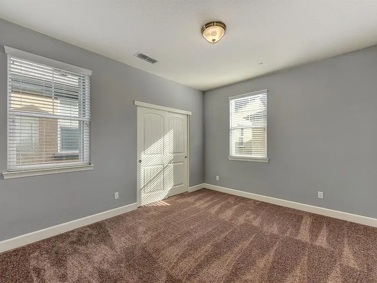 916 Lyon Pl — Photo 26