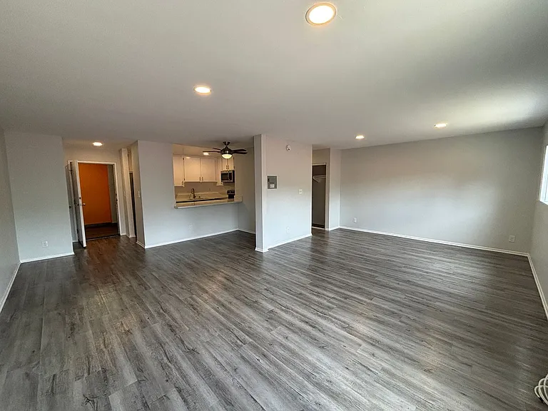 2039 North Las Palmas Ave — Photo 20