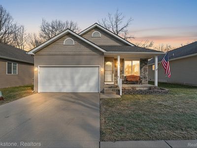 214 Pineview Dr, Fenton, MI, 48430
