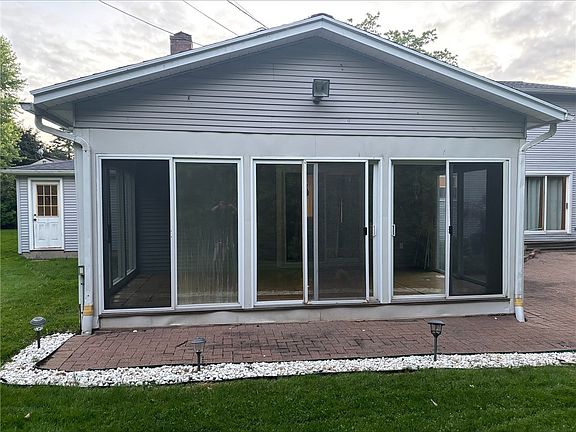 3rd image of 104 Carmas Dr