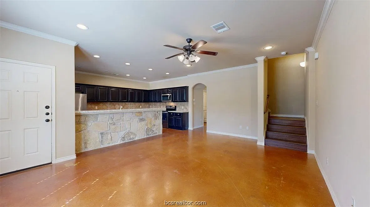 4 bed, 4.0 bath, 1756 sqft, $2,700 — Photo 3
