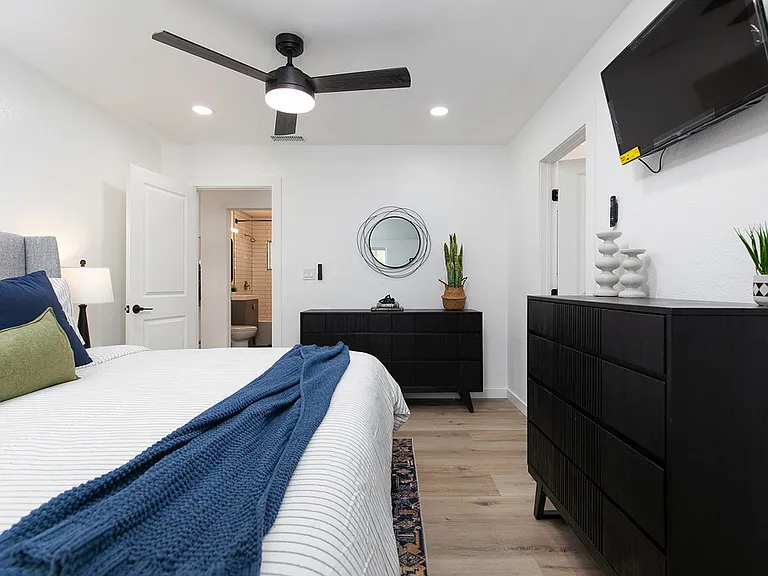 5609 Cervantes Ave — Photo 8