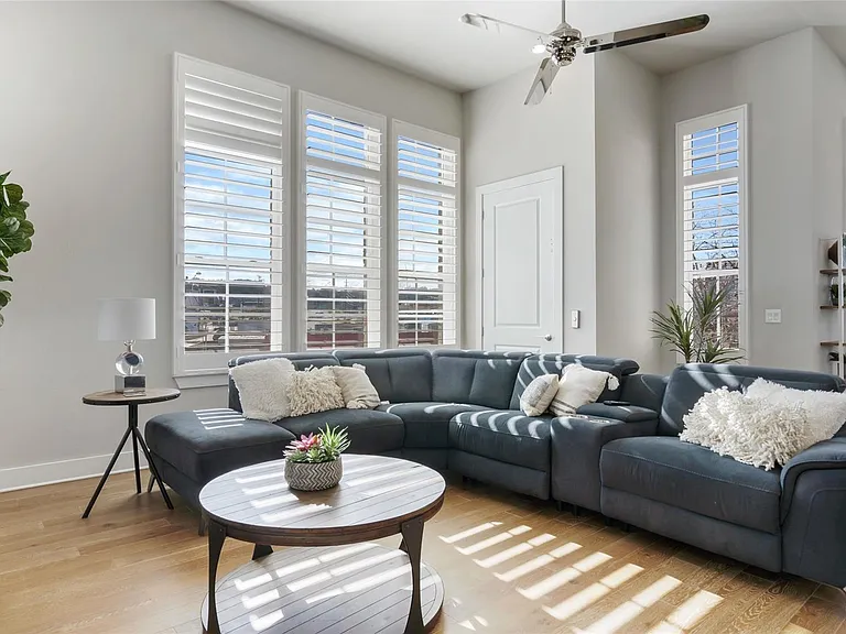 1411 Town Creek Dr #4 — Photo 16