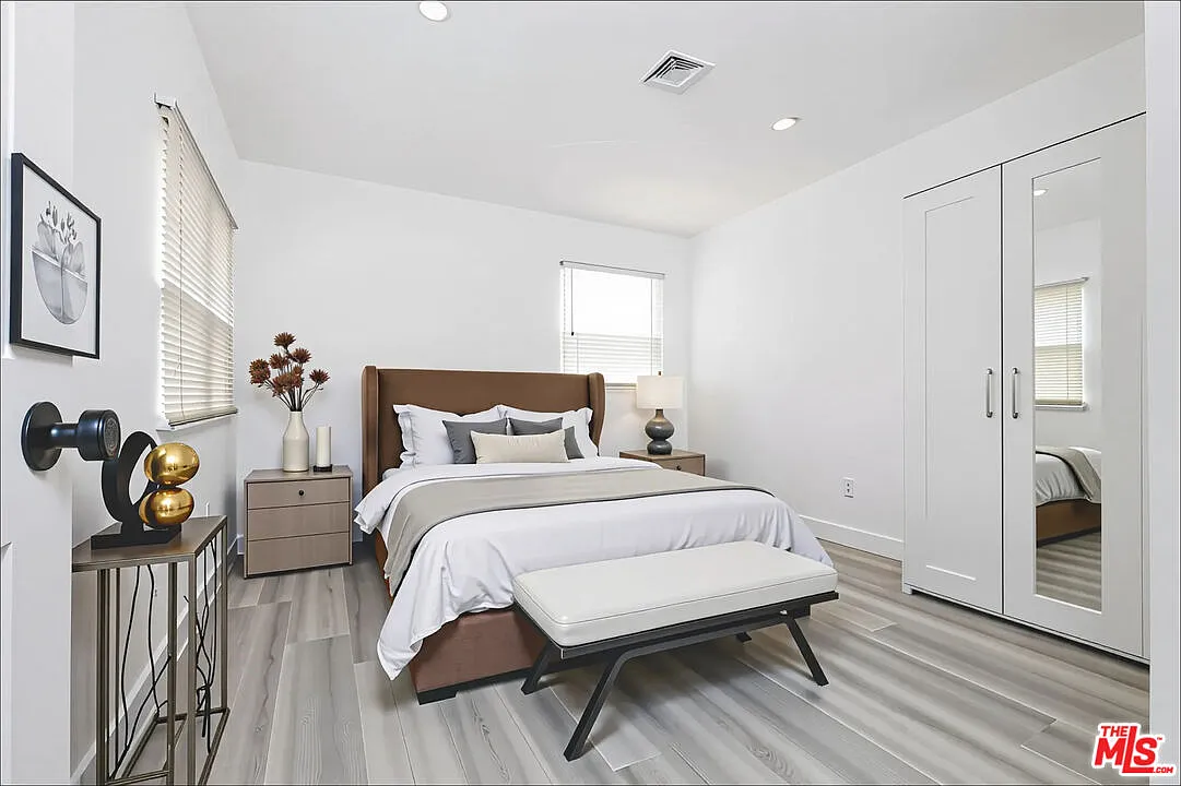 3 bed, 2.0 bath, 1325 sqft, $4,000 — Photo 3