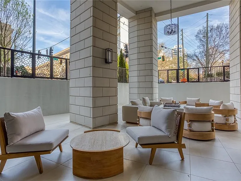 2425 Peachtree Rd NE #403 — Photo 38