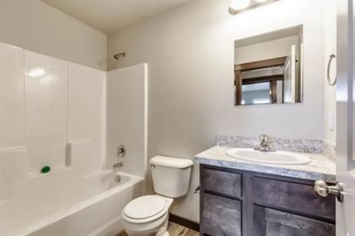 Building Photo - 1307 Westwood Cir