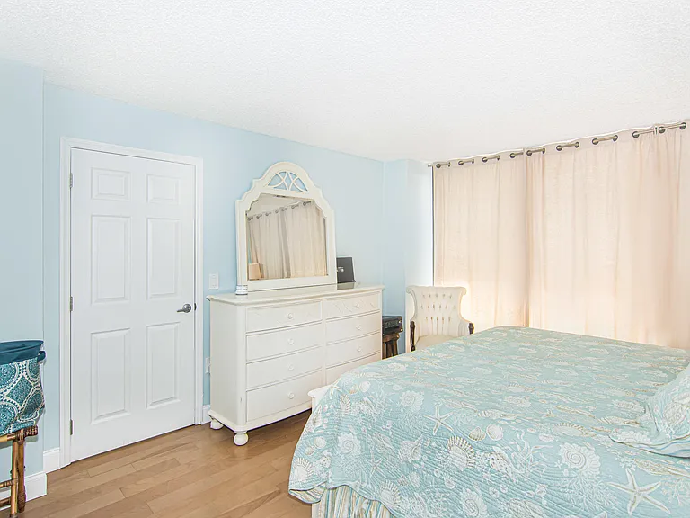 5600 N Flagler Dr #1404 — Photo 22