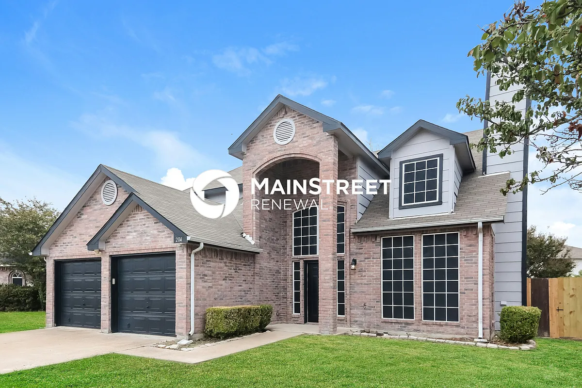 Front View - 204 Parkway Ct