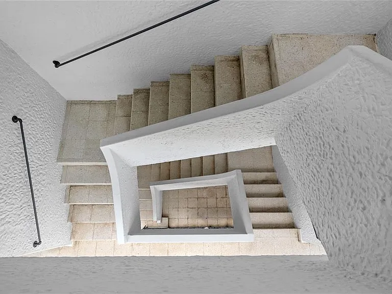 107 Taft #5 — Photo 3