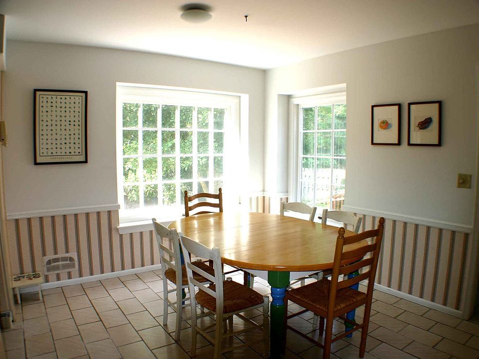 Sunken breakfast area