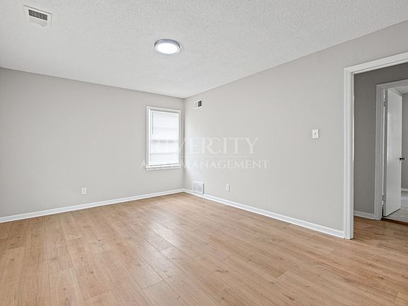 4th image of 3801 Blue Jay Rd