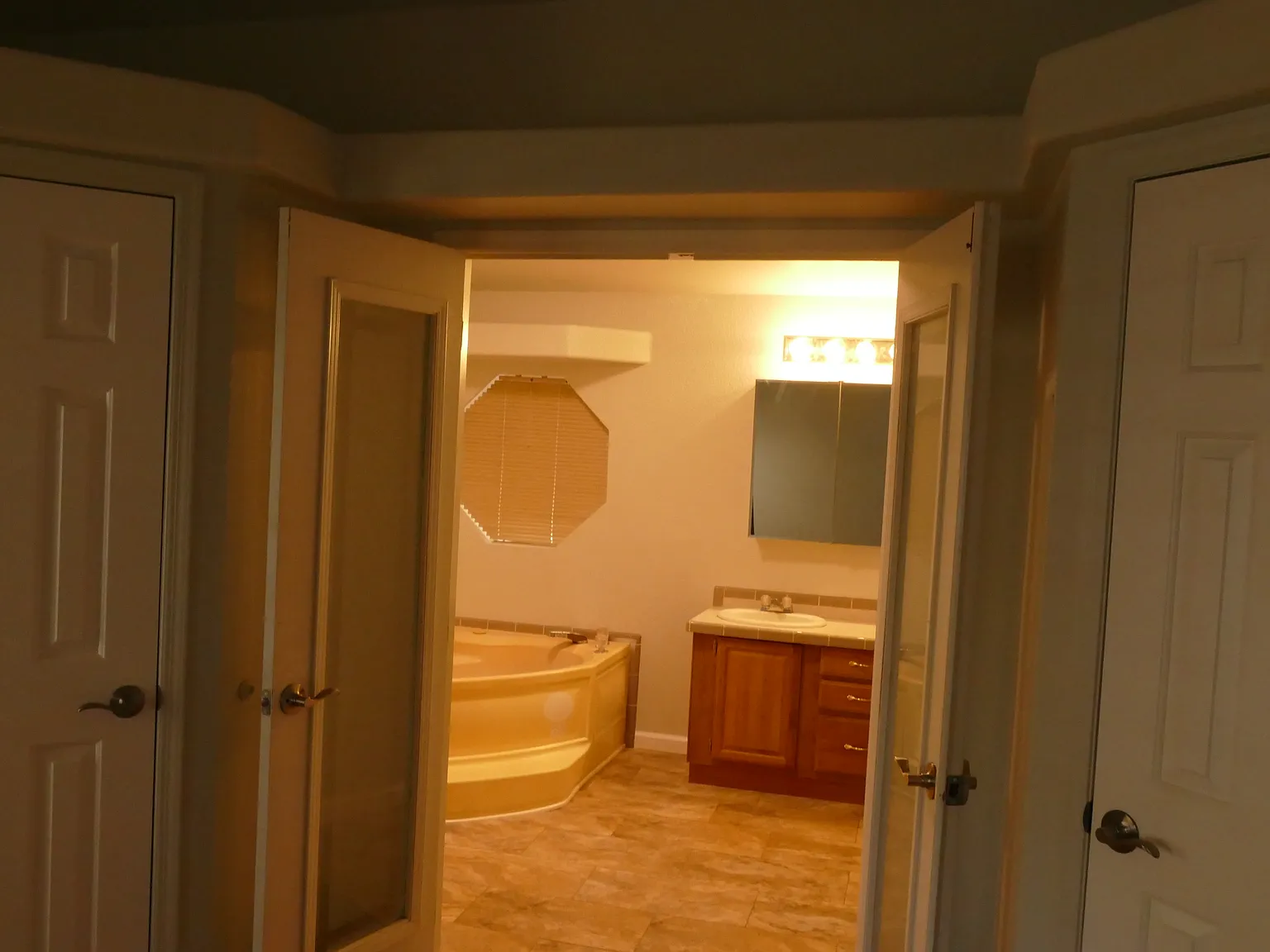 3 bed, 1949 sqft, $2,100 — Photo 3