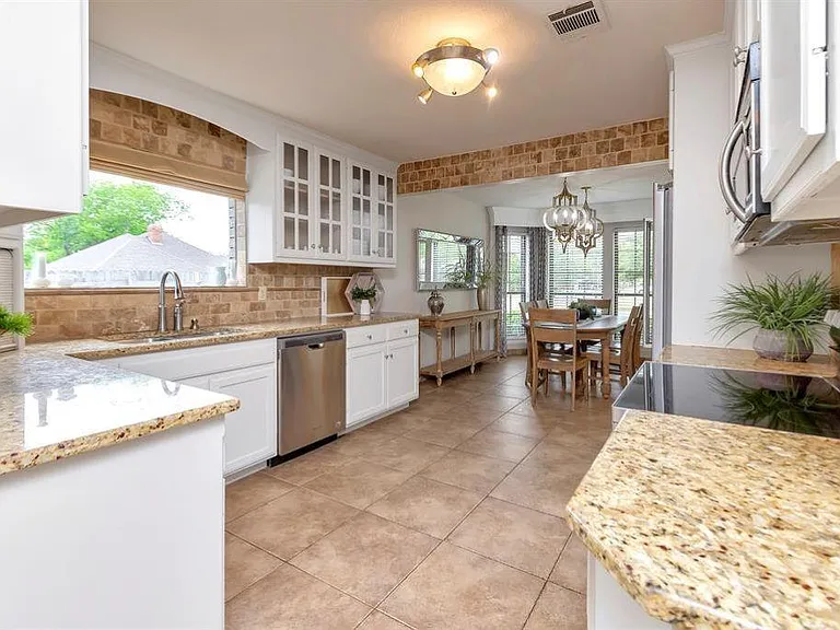 1802 Teton Dr — Photo 3