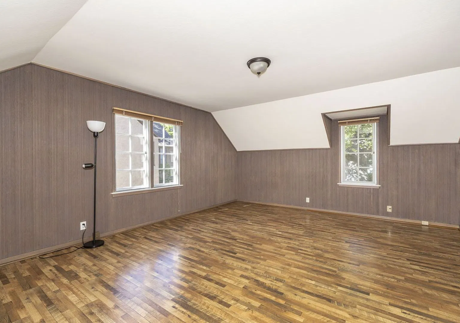 1 Bed, 1 Bath Standalone ADU w/ Laundry & Private Yard in Prestigious Crescent Park — Photo 2