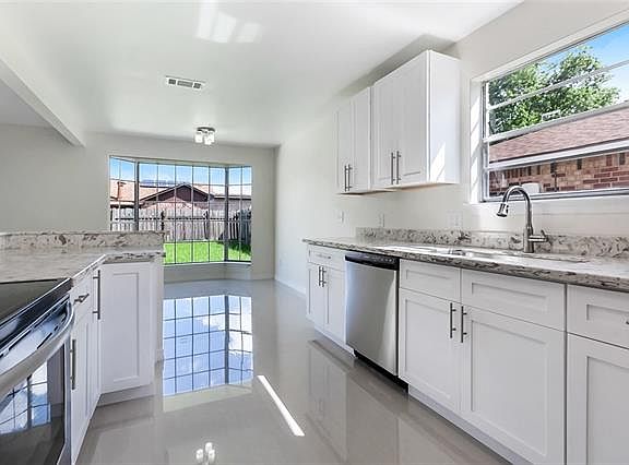 5th image of 2409 Pointmere Dr