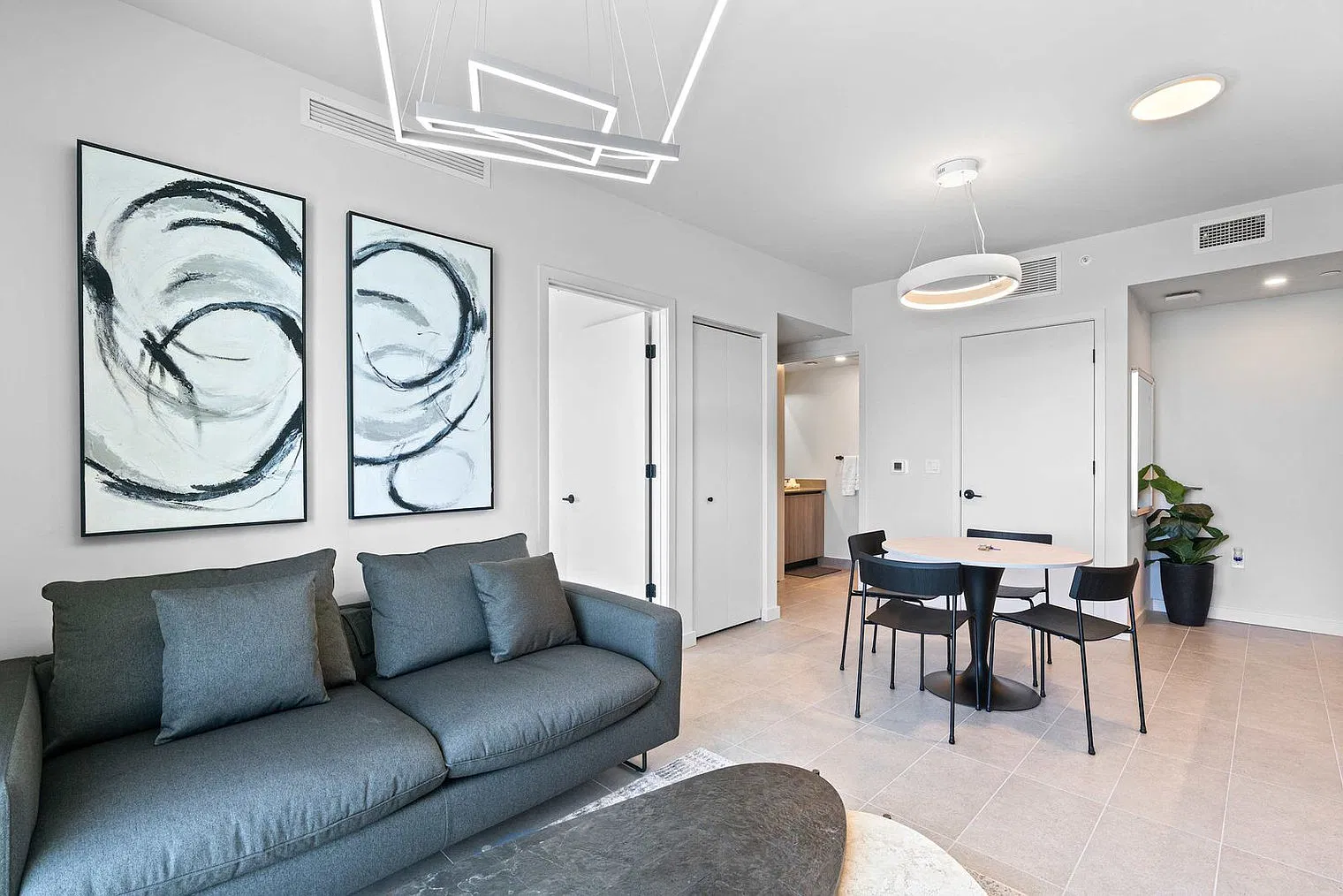 1 bed, 1.0 bath, 581 sqft, $4,495 — Photo 2