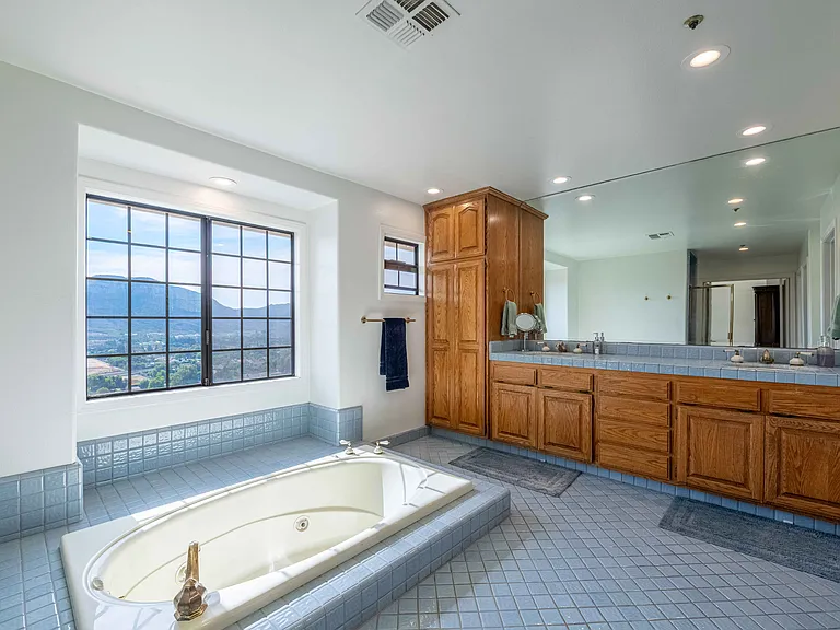 11300 Highridge Ct — Photo 29