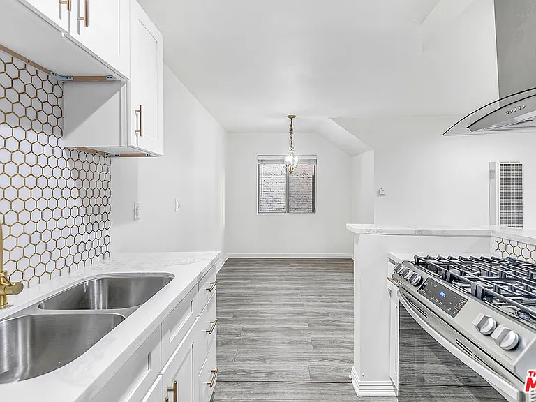 1630 N Harvard Blvd #1 — Photo 1