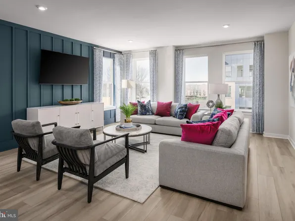 1147 Herndon Pkwy, Herndon, VA 20170